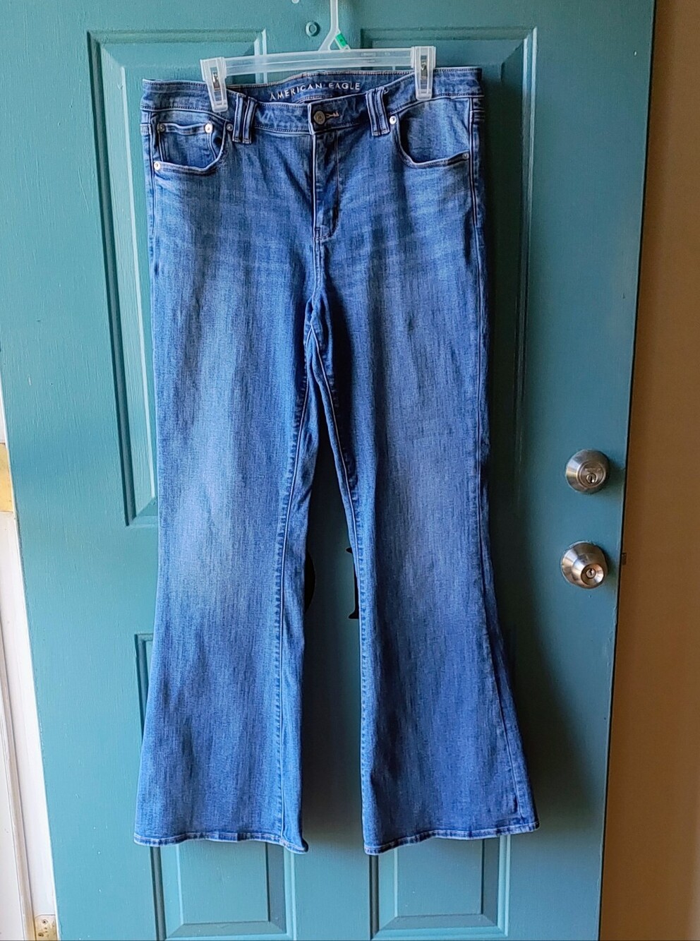 EUC- American Eagle Low Rise Flare Jeans